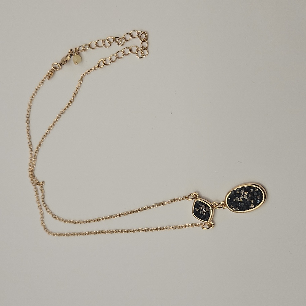 Avon Modern Glimmer Pendant Necklace - Picture 4 of 4